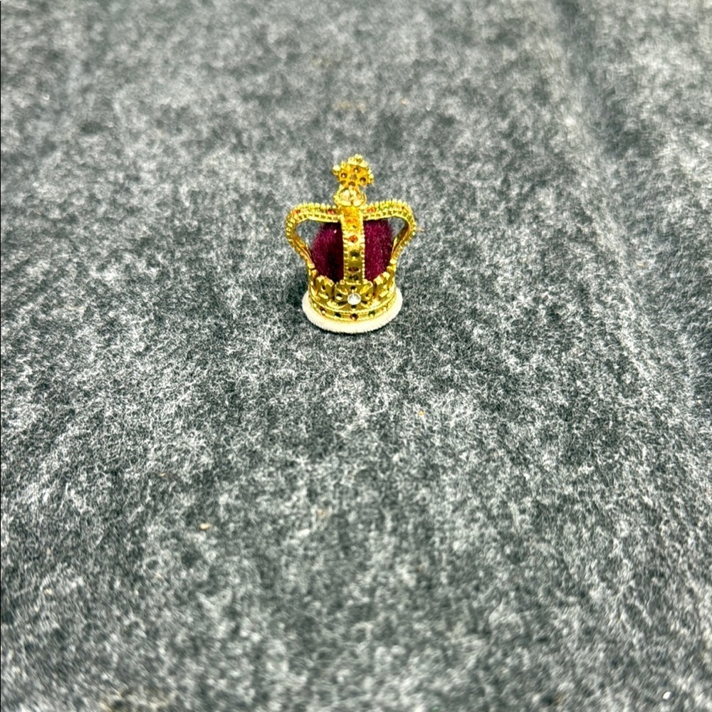 Elegant Gold and Red Crown Art Piece